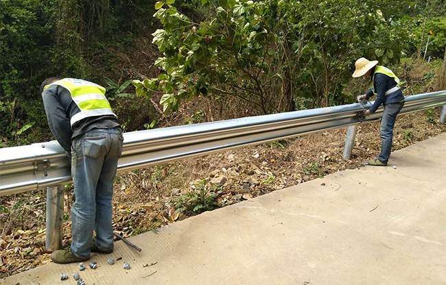 临汾高速公路护栏的定期维护与保养