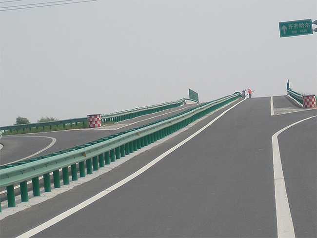 临汾高速公路护栏的材质与规格
