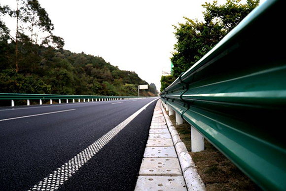 临汾高速公路护栏的常用类型